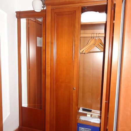 Hotel Emma West Craiova Kamer foto
