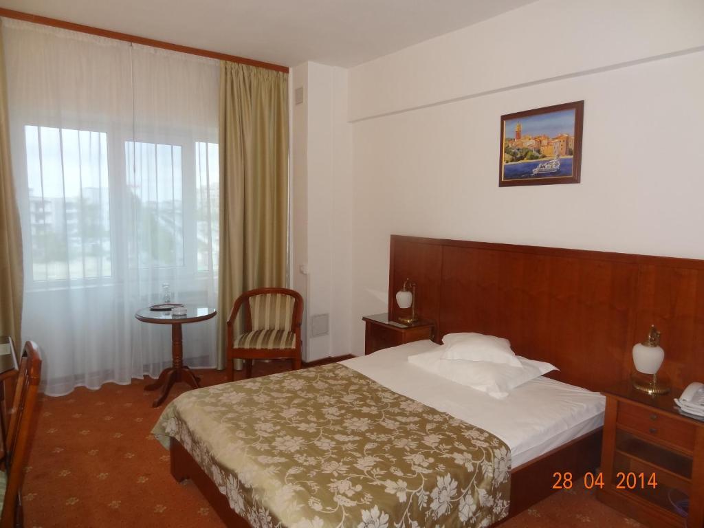 Hotel Emma West Craiova Buitenkant foto